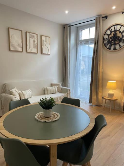 Joli Appartement Avec Parking - Proche Centre Ville Chartres Exterior foto